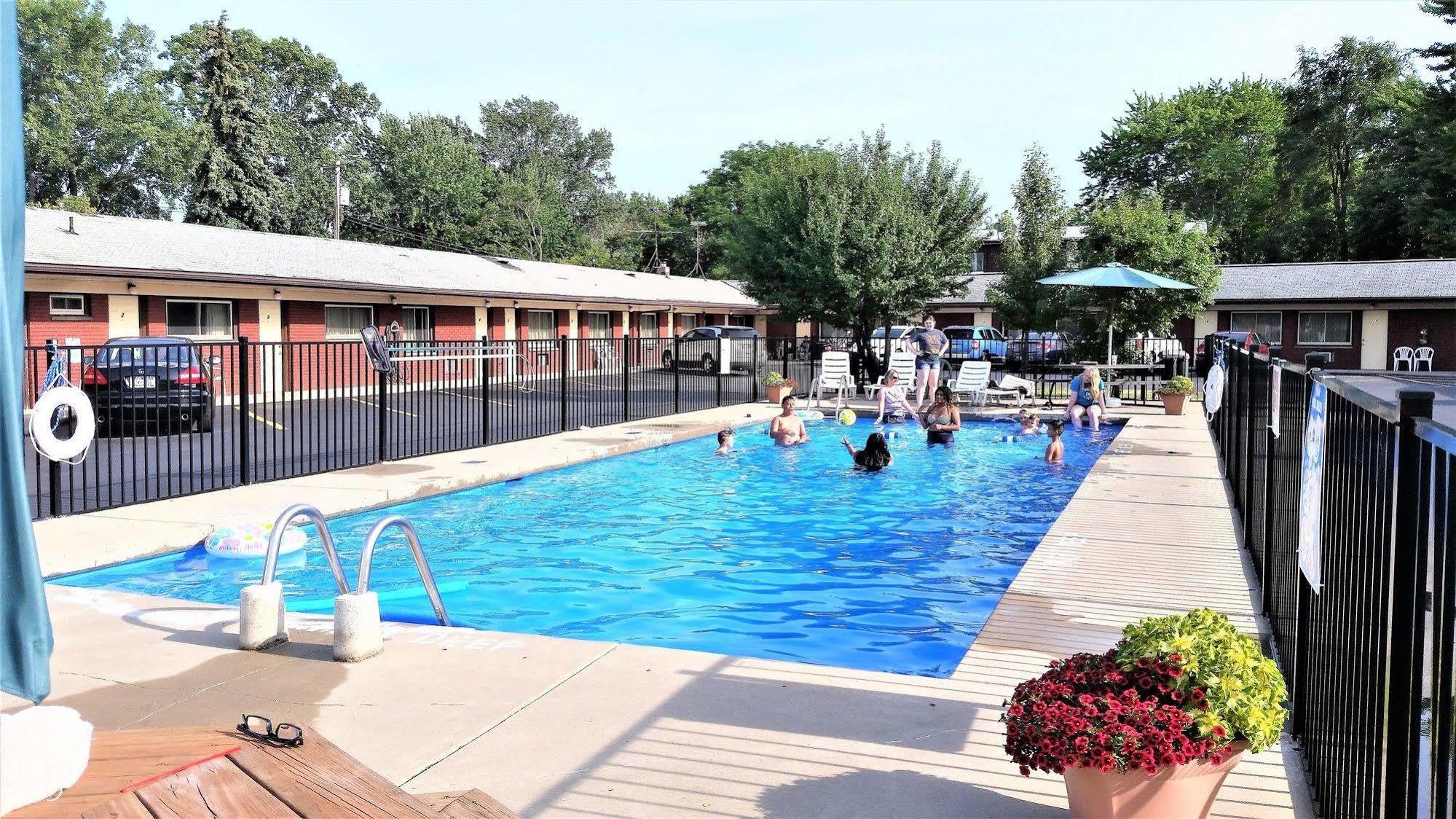 Swiss Cottage Inn Καταρράκτες του Νιαγάρα Εξωτερικό φωτογραφία